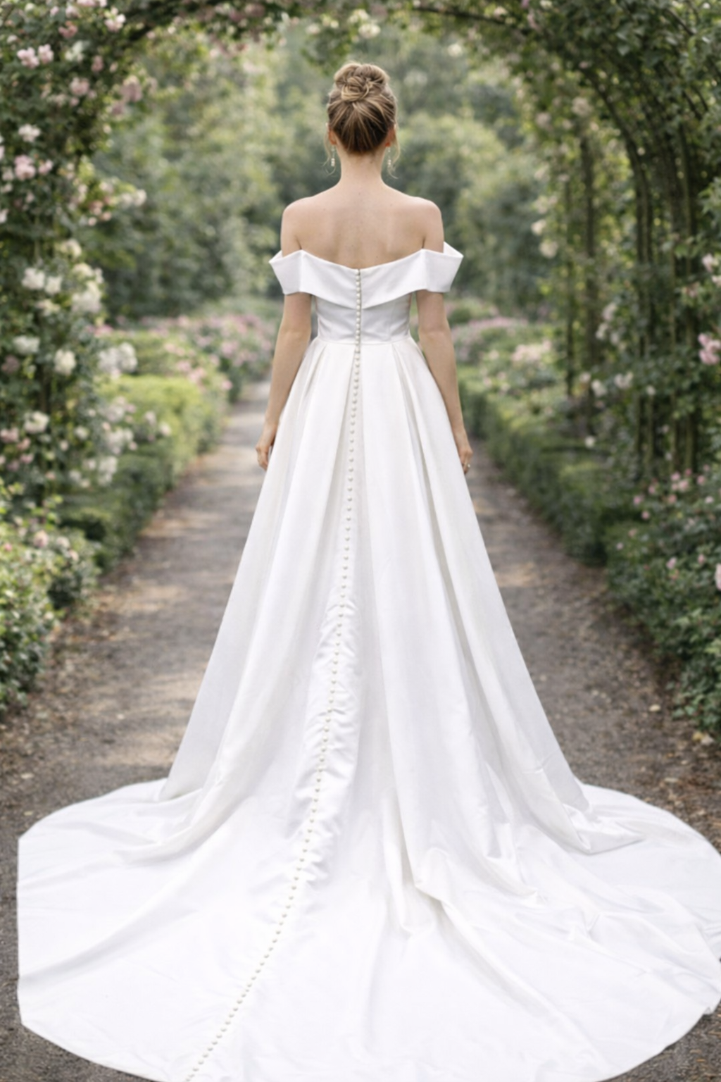 Lotus - off-shoulder brudekjole i satin - RECAPLAZA Aalborg